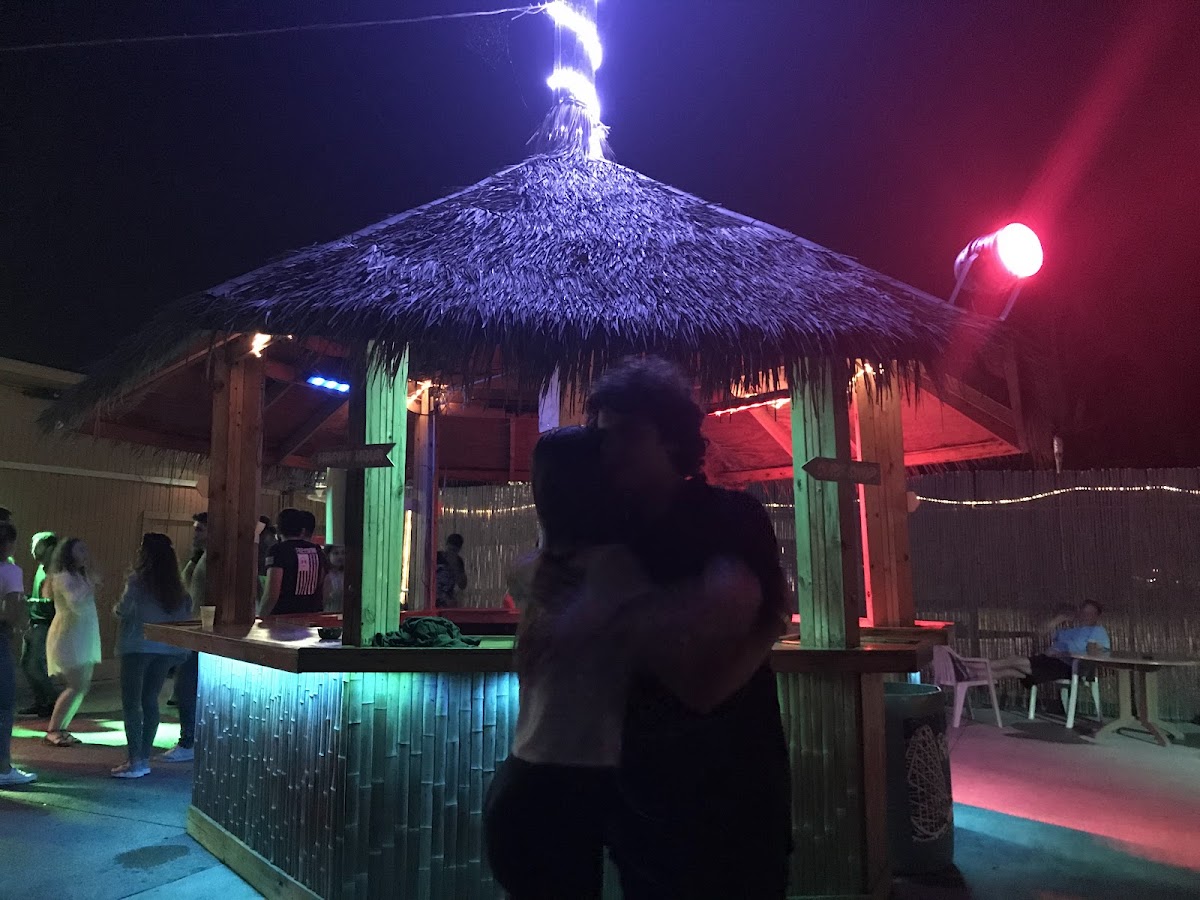 The Cove at Louie's Bar - Photo 2