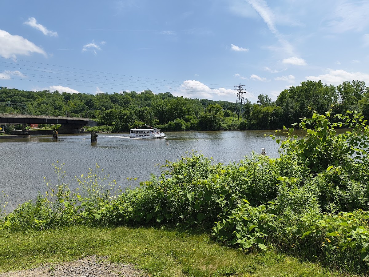 Waterfront Grille - Photo 3