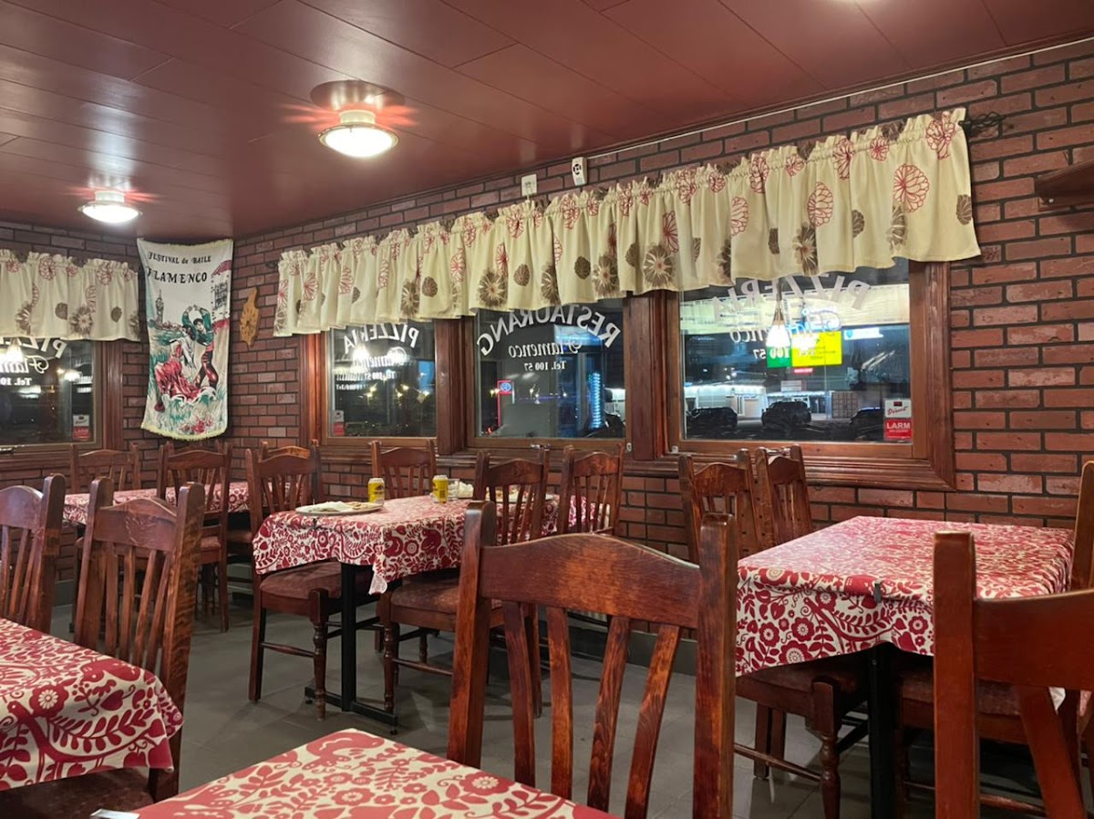 Flamenco Pizzeria - Photo 8