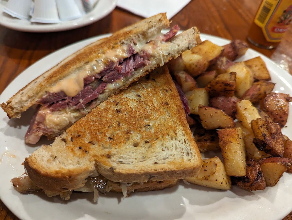 Mason's Grille - Photo 6