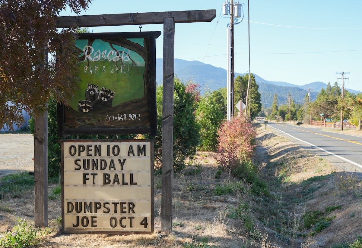 Rascal's Bar & Grill - Photo 3