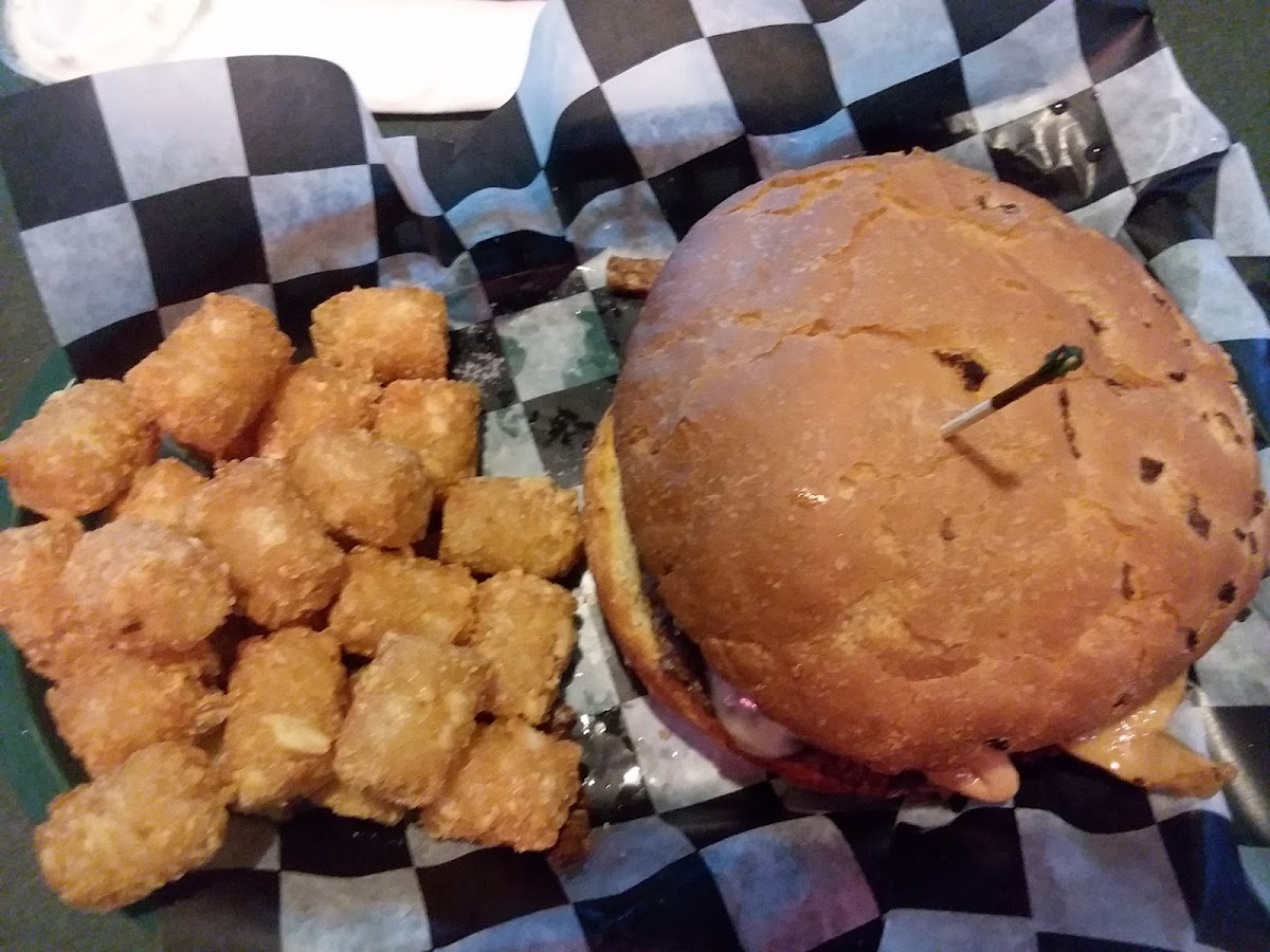 Scoop's Pub - Photo 9