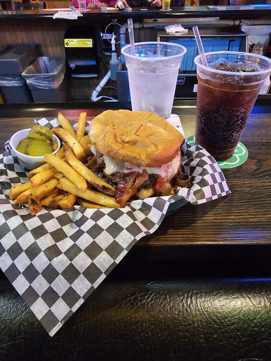 Scoop's Pub - Photo 1