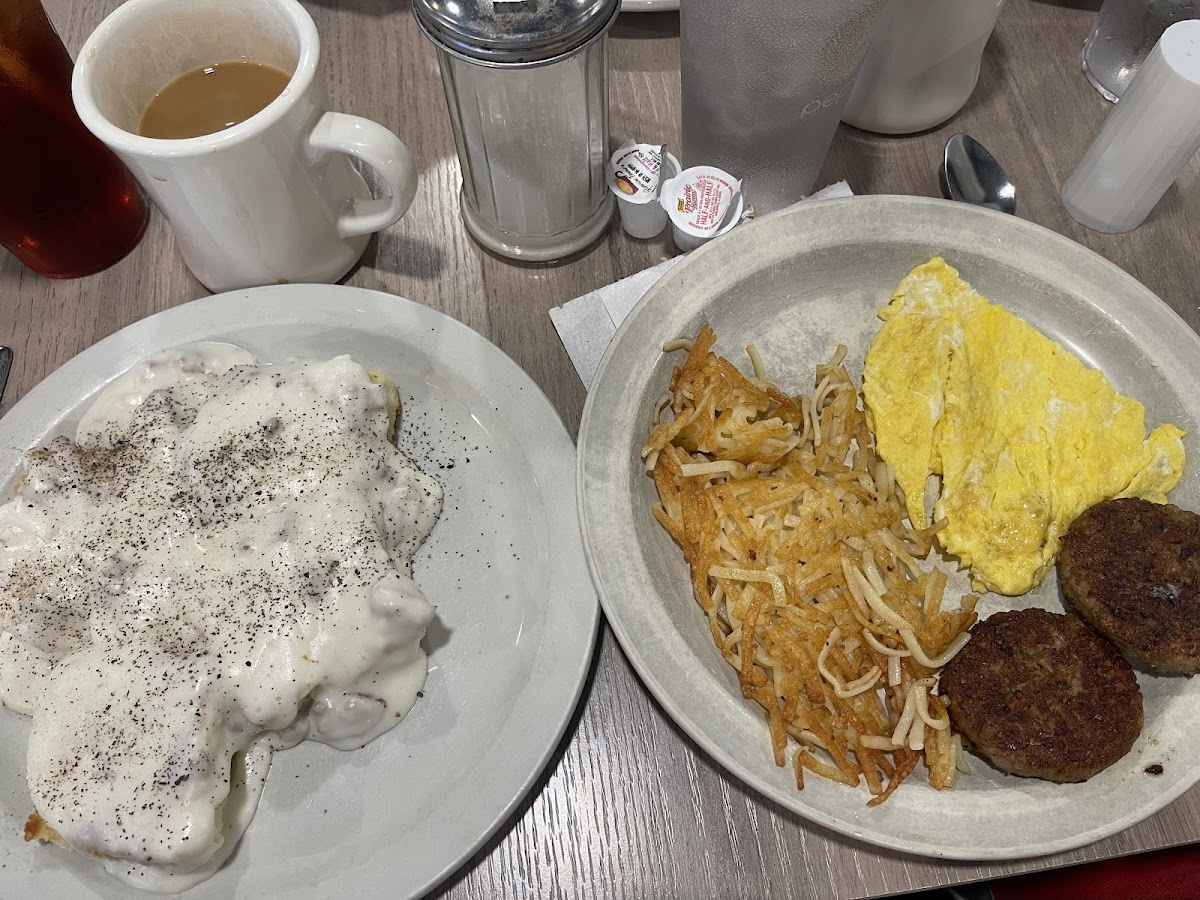 Deaton's Four Little Pigs BBQ - Photo 1