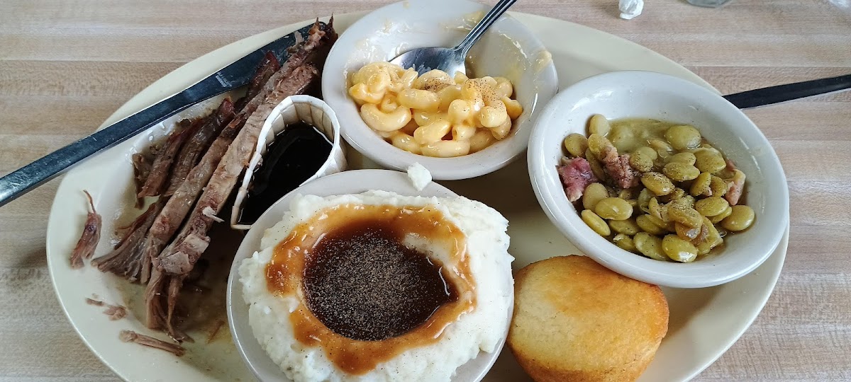 Deaton's Four Little Pigs BBQ - Photo 3