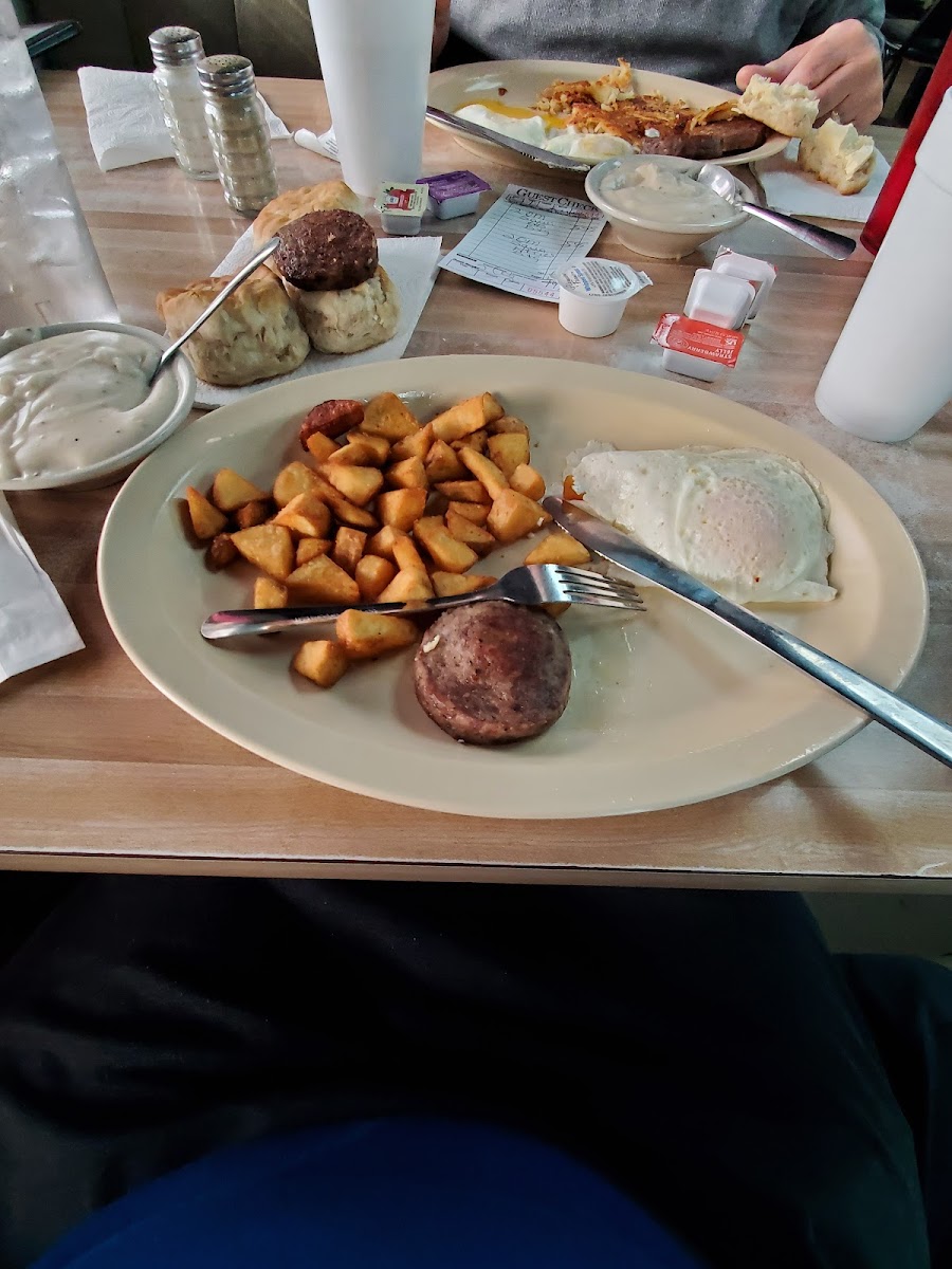 Deaton's Four Little Pigs BBQ - Photo 7