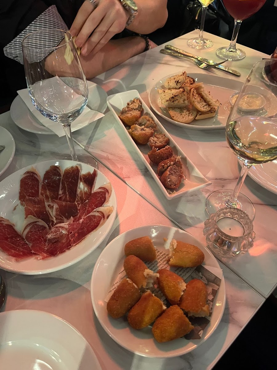 Estrella de Tapas - Photo 4