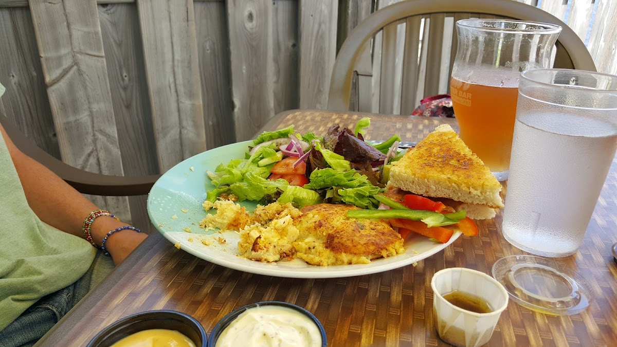 Carr's Oyster Bar - Photo 9