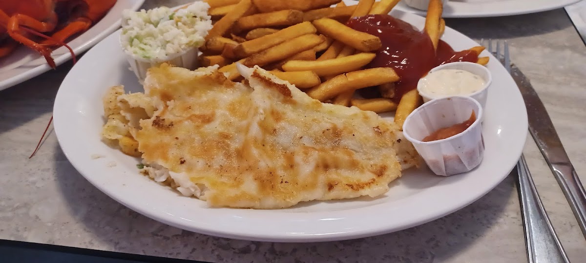 Carr's Oyster Bar - Photo 6