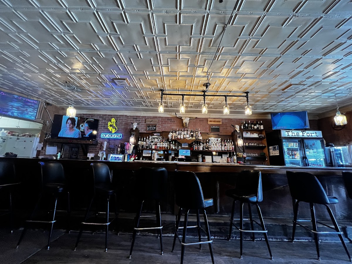 Fort Laramie Bar & Grill - Photo 2