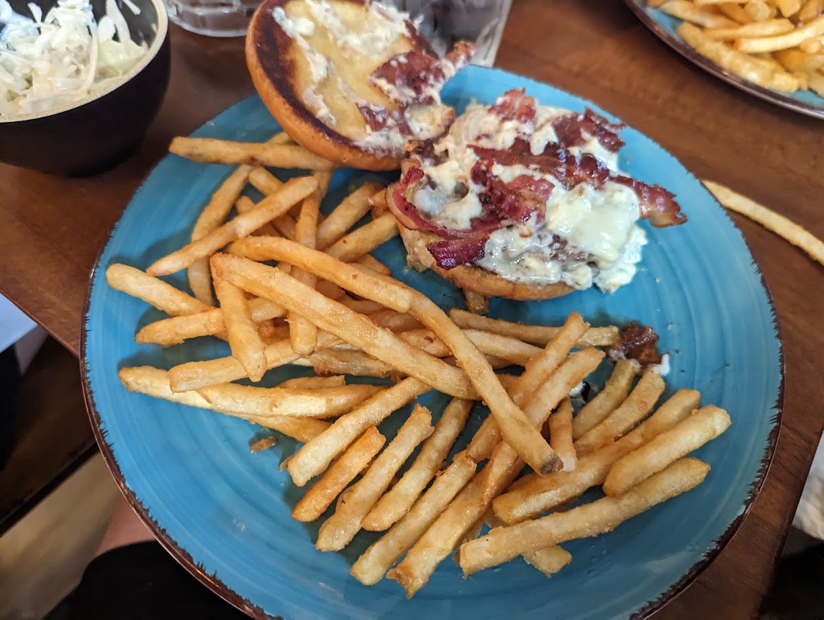 Fort Laramie Bar & Grill - Photo 7