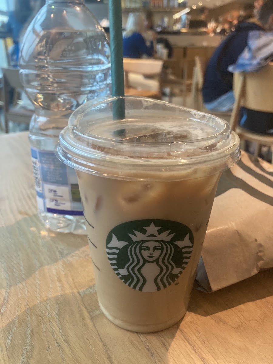 Starbucks Coffee, Departures - Photo 6