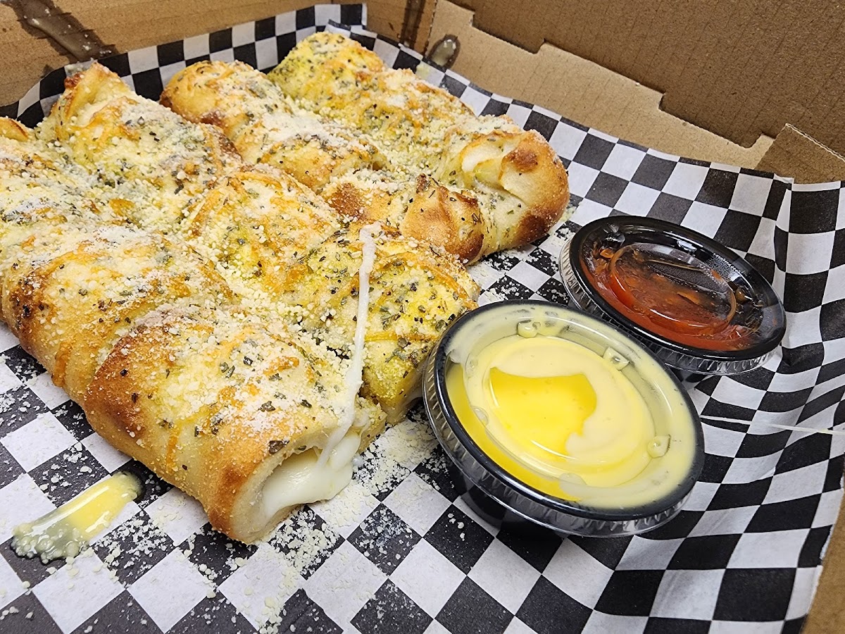 Saucy's Pizzeria - High Ridge - Photo 1