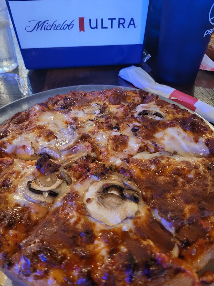 Saucy's Pizzeria - High Ridge - Photo 8