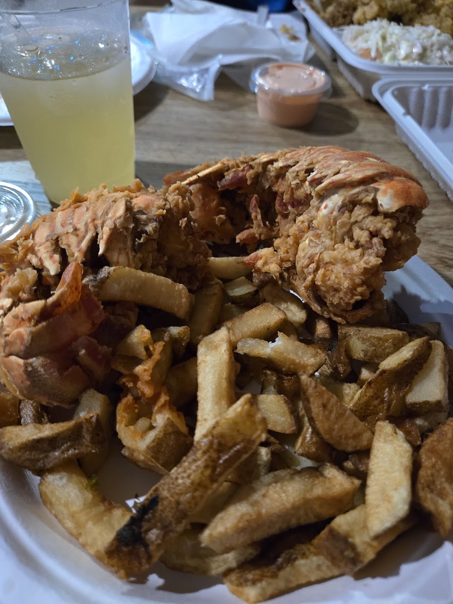 Mckenzie's Fresh Fish & Conch - Photo 7