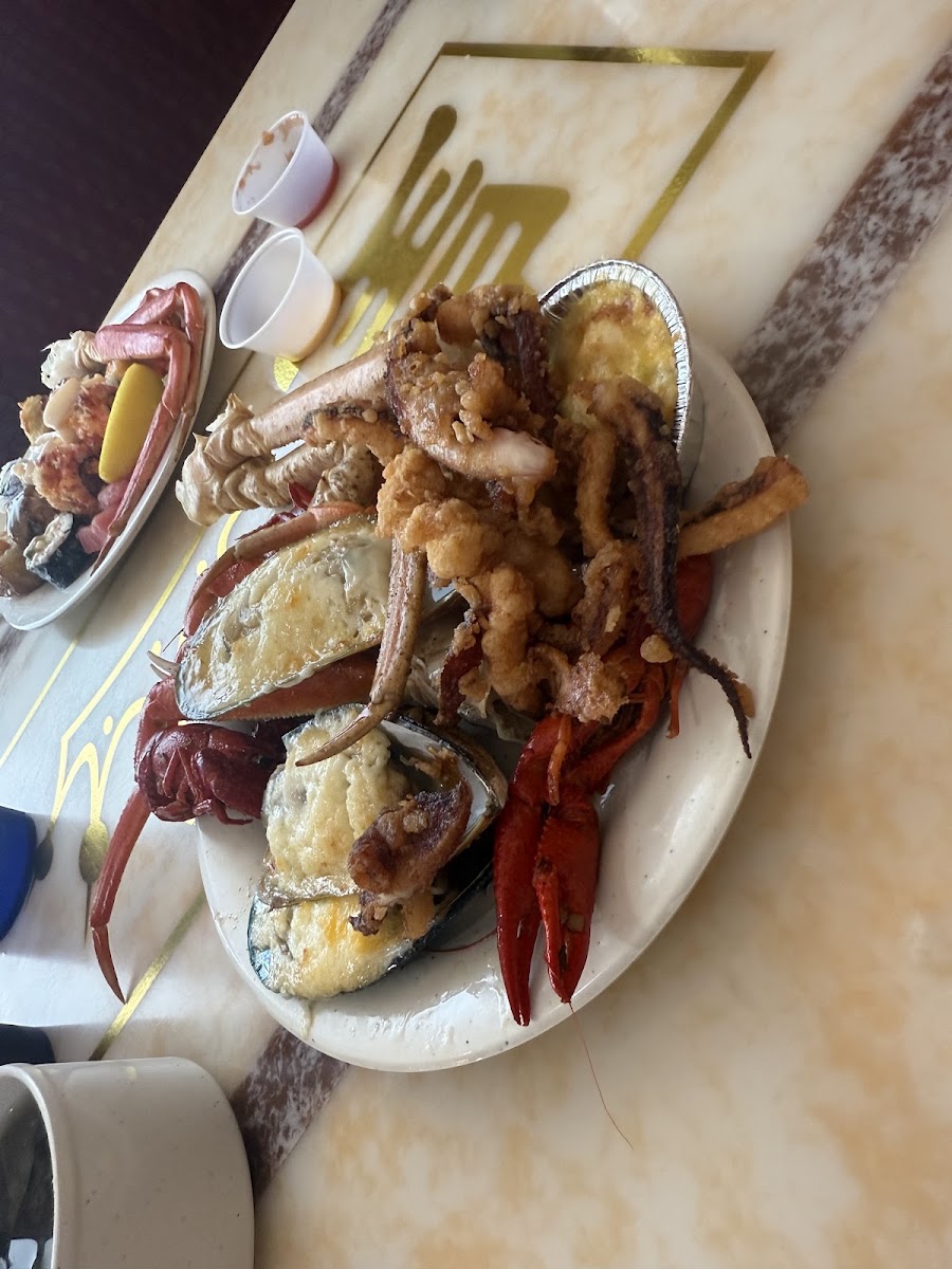 Super Buffet (Chinese) - Photo 3