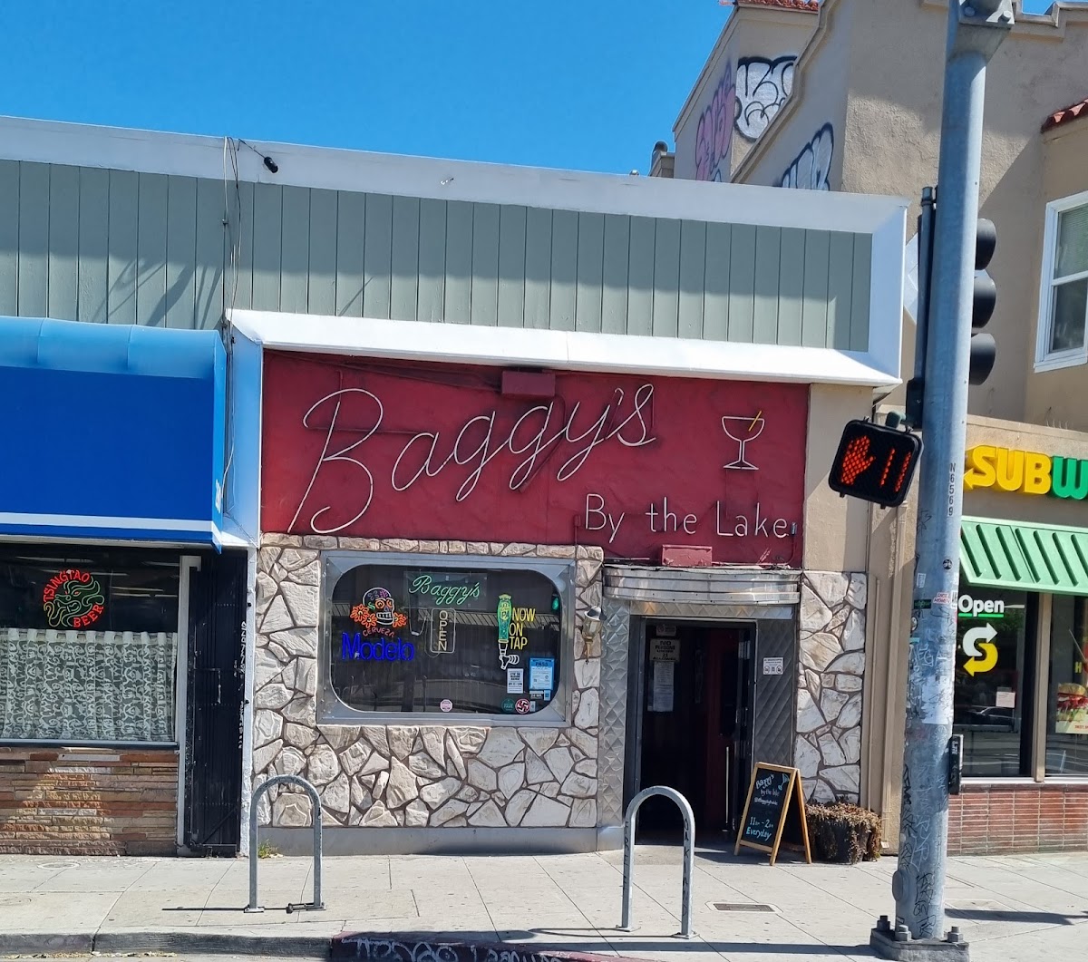Baggy's By the Lake