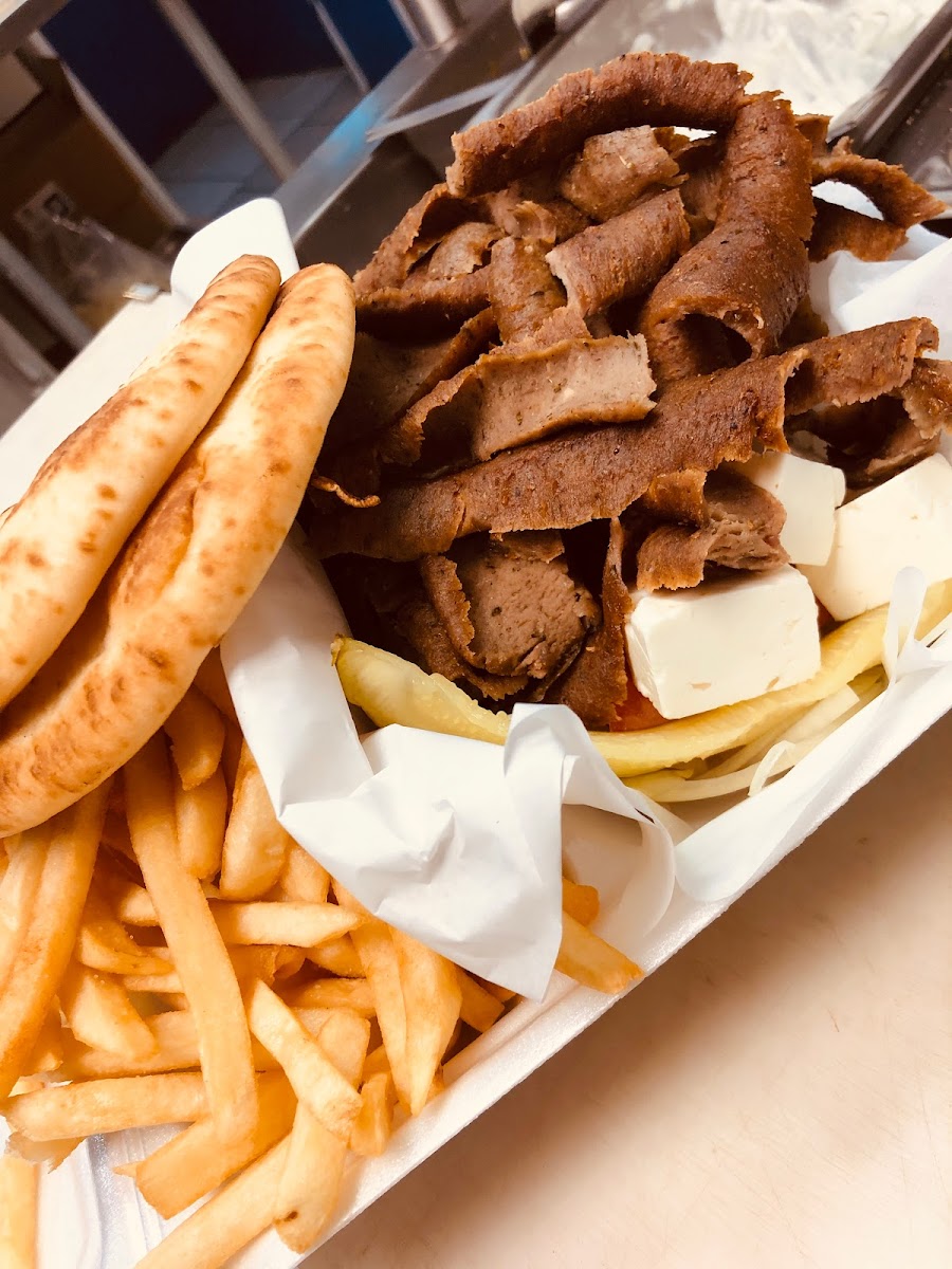 Nicky's Gyros - Photo 4