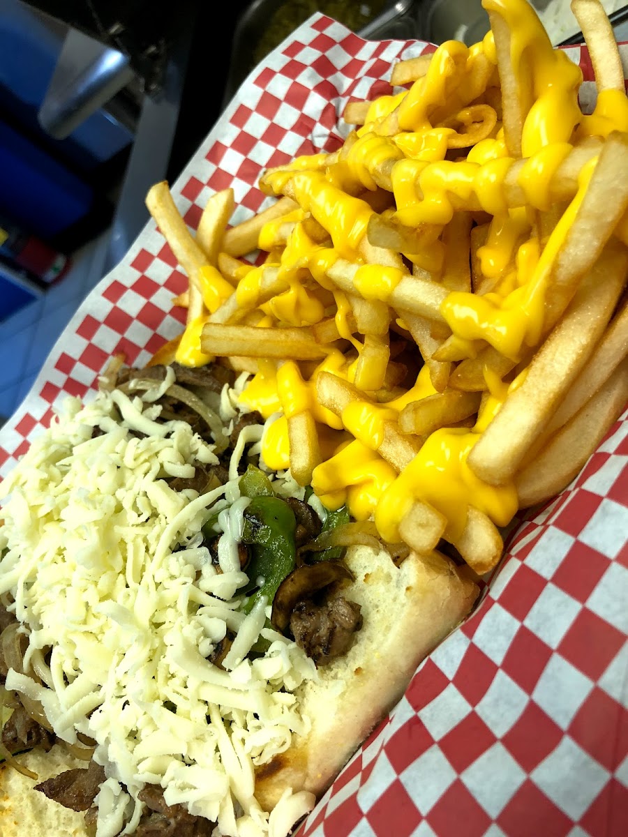 Nicky's Gyros - Photo 7
