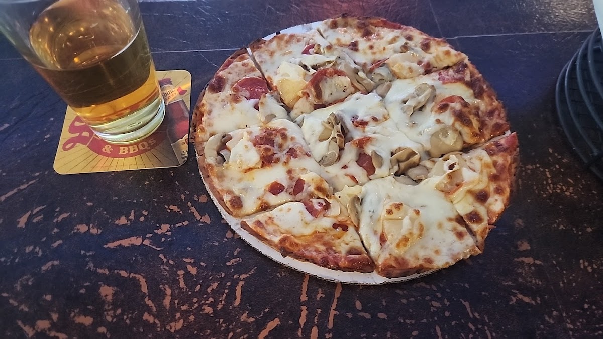 Leders Pub n Grub - Photo 5
