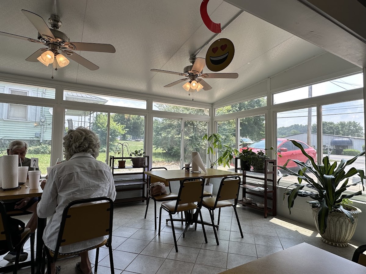 Becky's Sandwich House - Photo 2