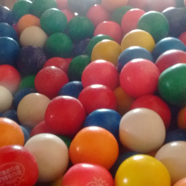 Bubble Gum Distributor