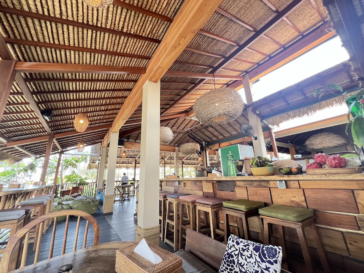 Treehouse Restaurant and Bar - Photo 5