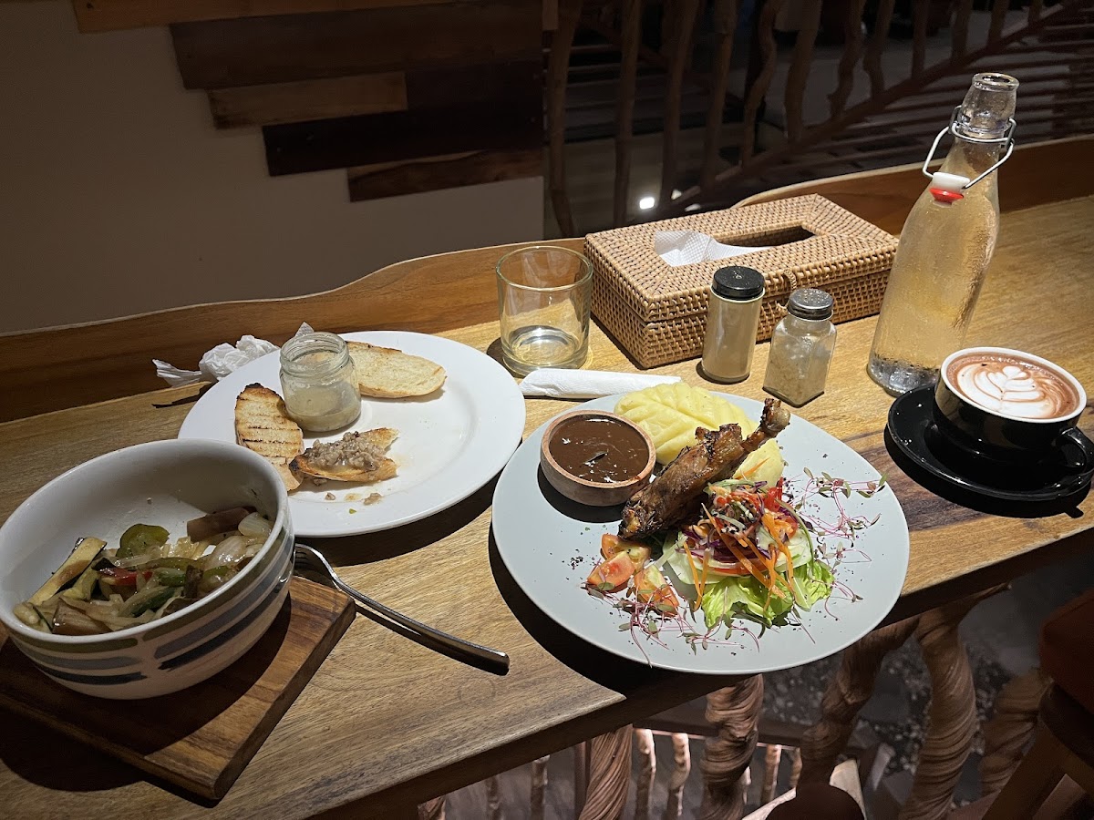 Treehouse Restaurant and Bar - Photo 7