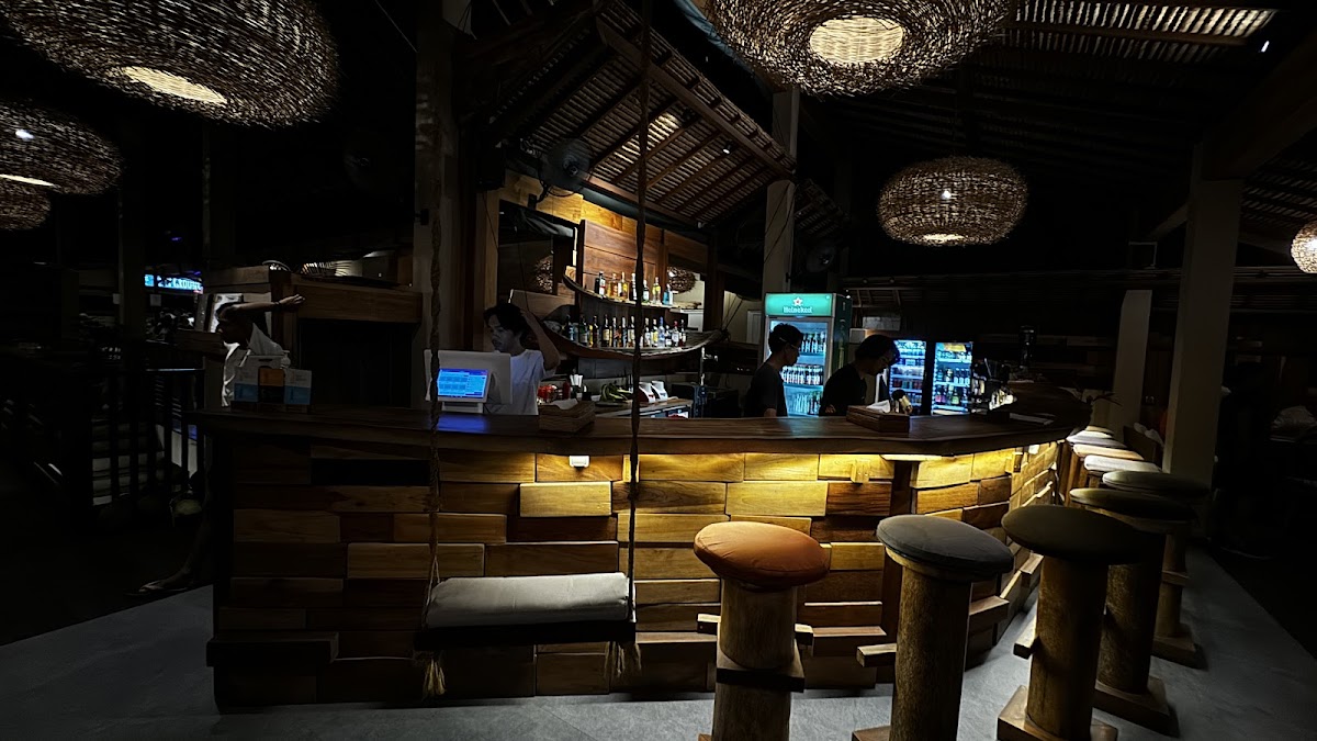 Treehouse Restaurant and Bar - Photo 8