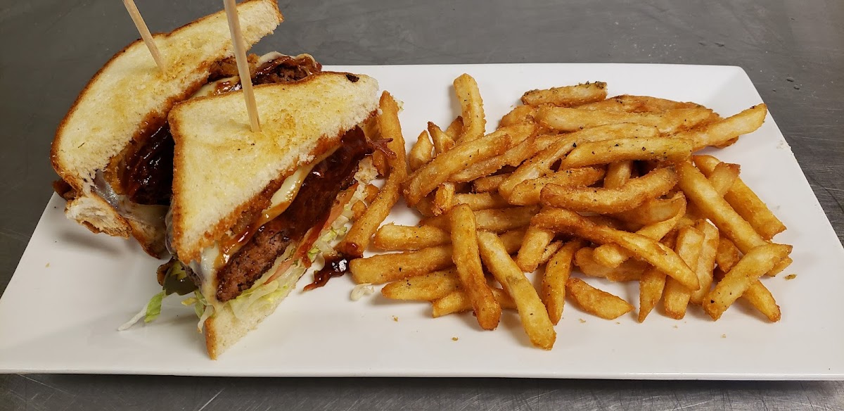 Whittle's Pub & Grub - Photo 2