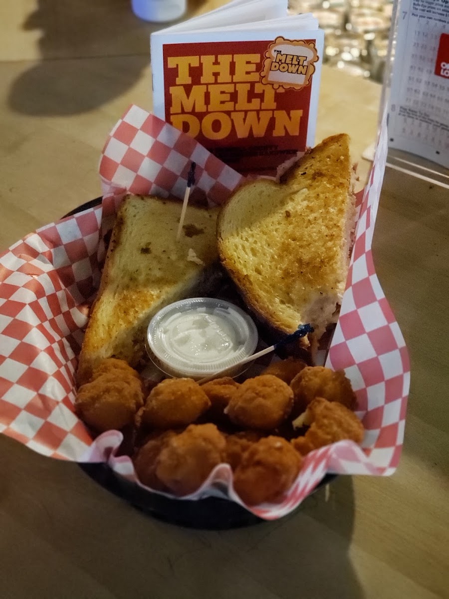 The By-Pass Bar & Grill - Photo 9