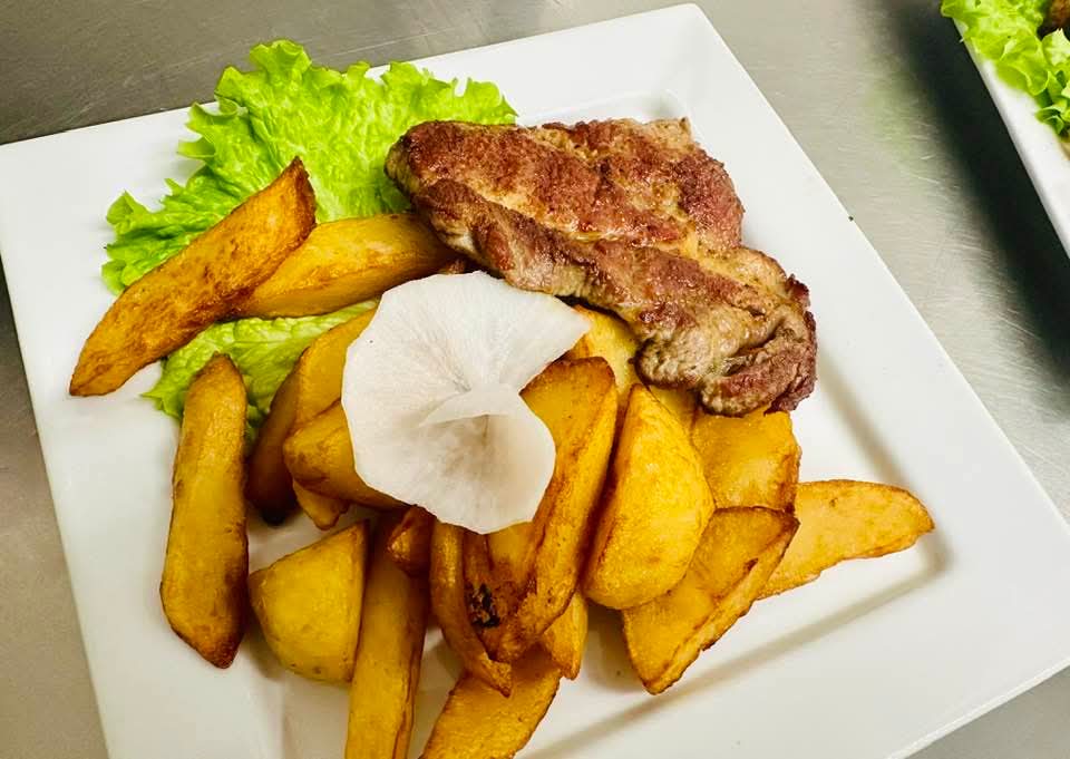 Traditional Romanesc Restaurant - Photo 3