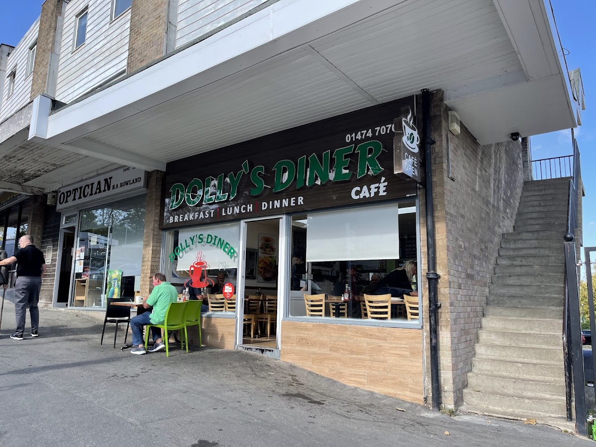 Dollys Diner - Photo 2