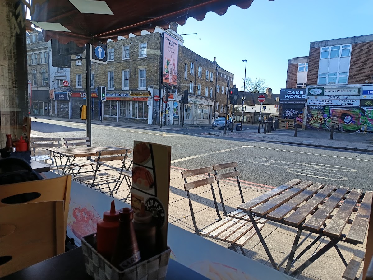 Jennys Cafe - Photo 5