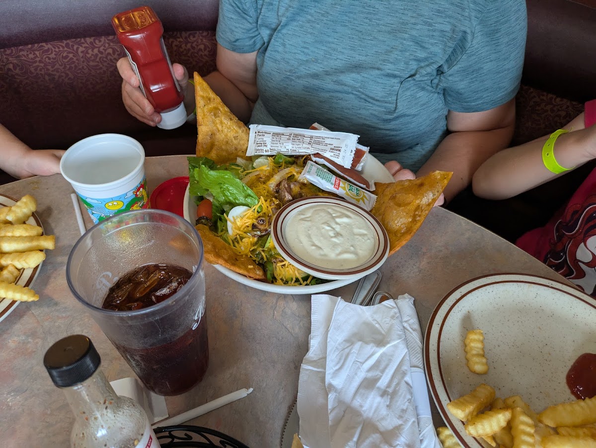The Highway Restaurant - Photo 1
