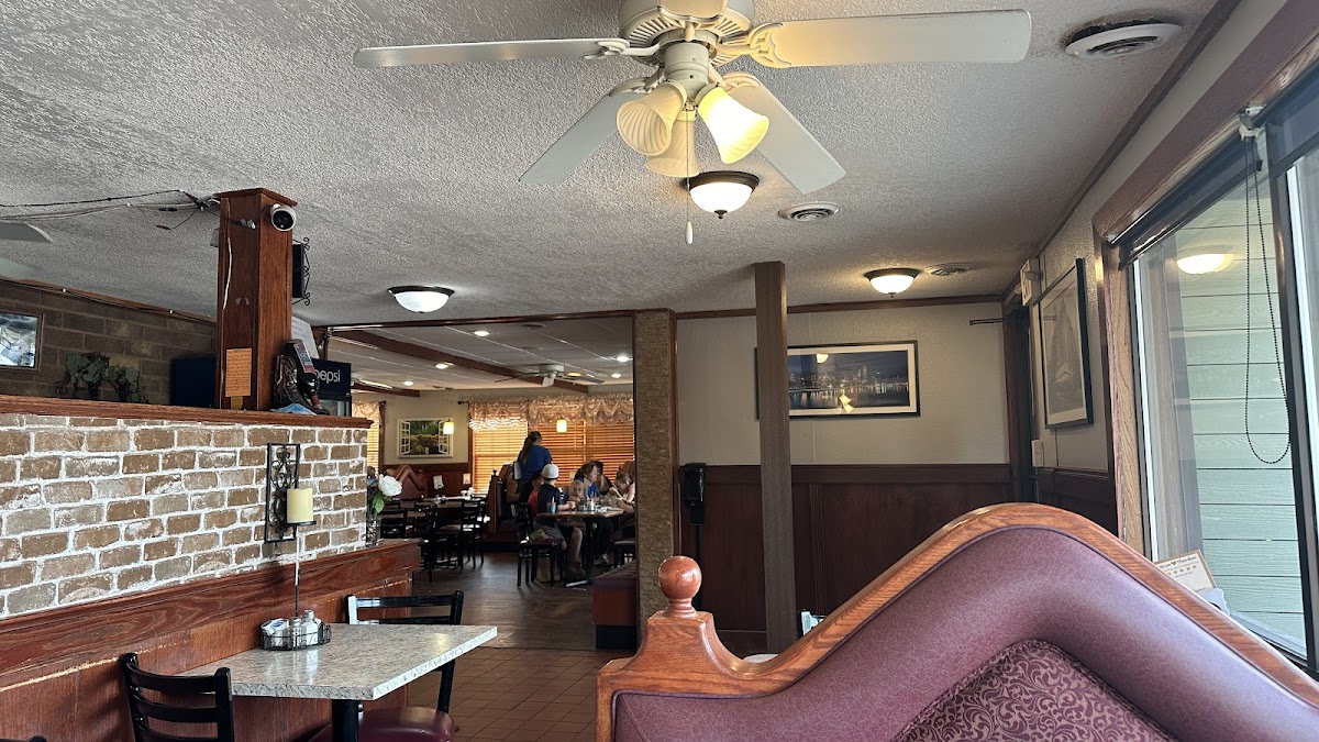 The Highway Restaurant - Photo 2