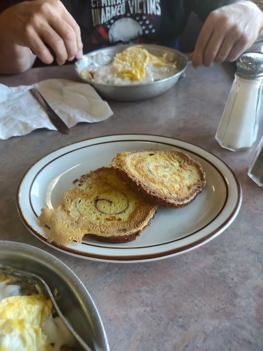 The Highway Restaurant - Photo 4