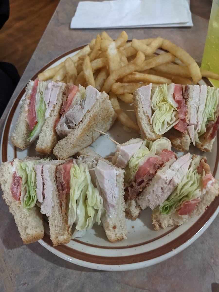 The Highway Restaurant - Photo 8