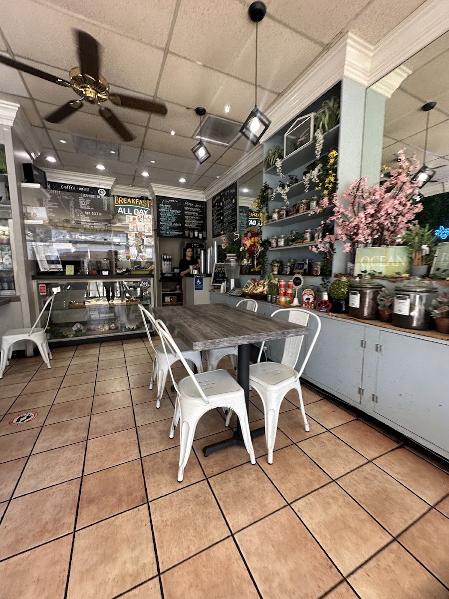 The Cliffs Cafe - Photo 4