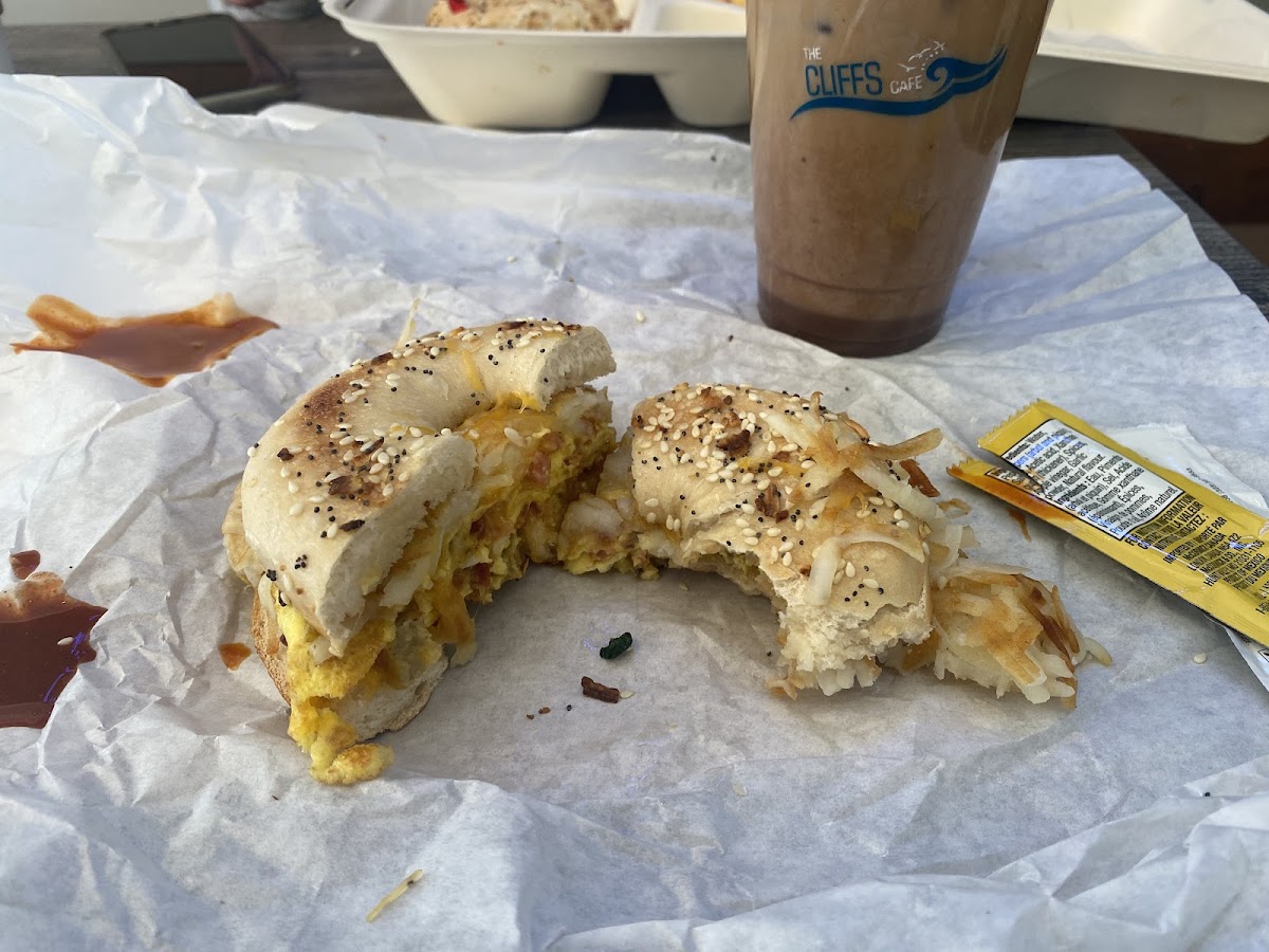 The Cliffs Cafe - Photo 5