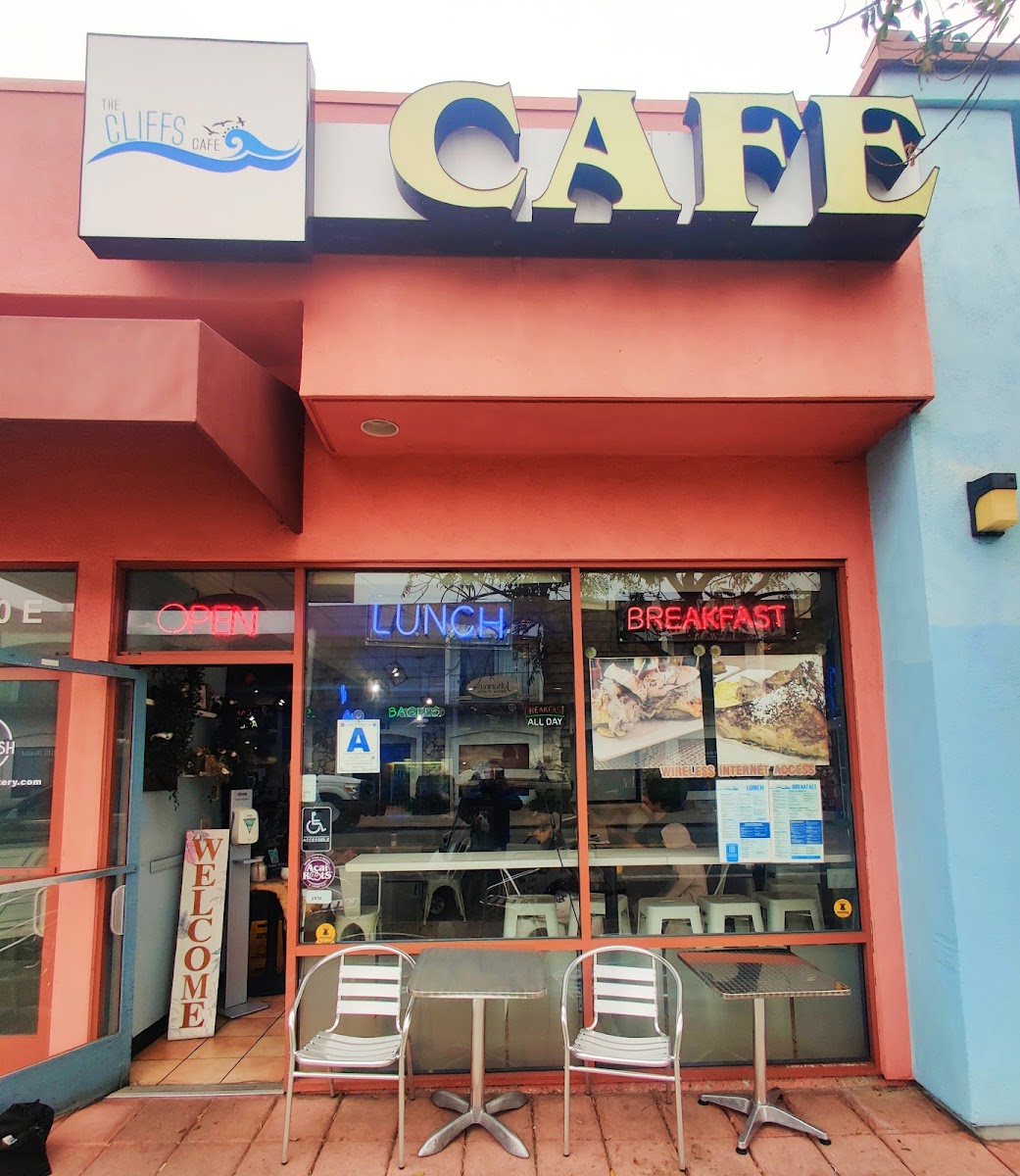 The Cliffs Cafe - Photo 8