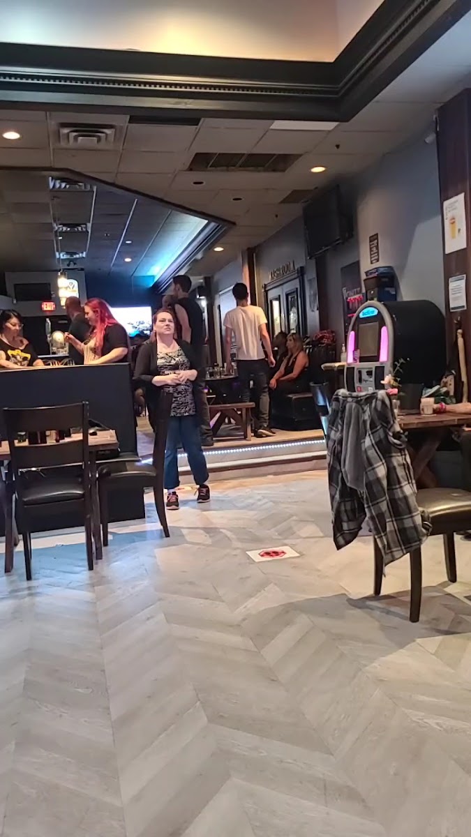 Vicinity Lounge - Photo 1
