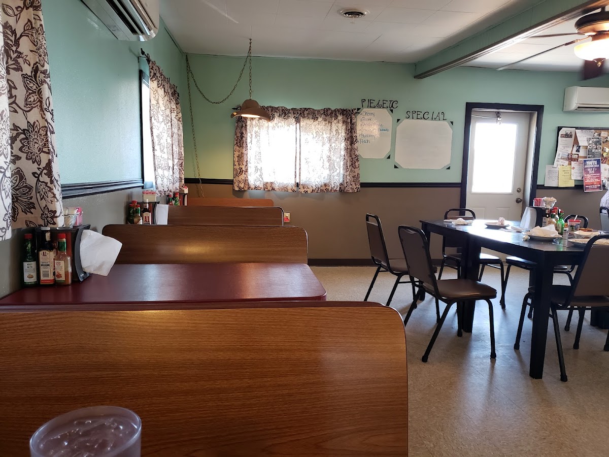 Blue Line Diner - Photo 7