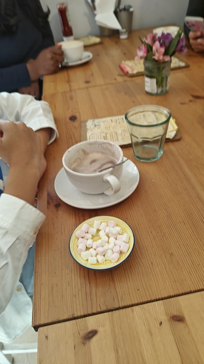 Snug Cafe - Photo 6