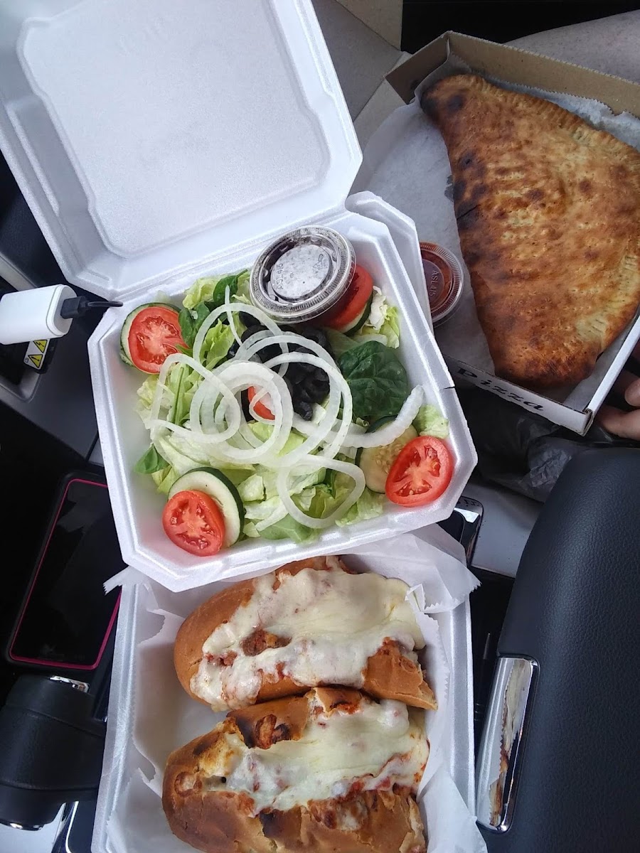 Matoli's Pizza & Subs - Photo 6