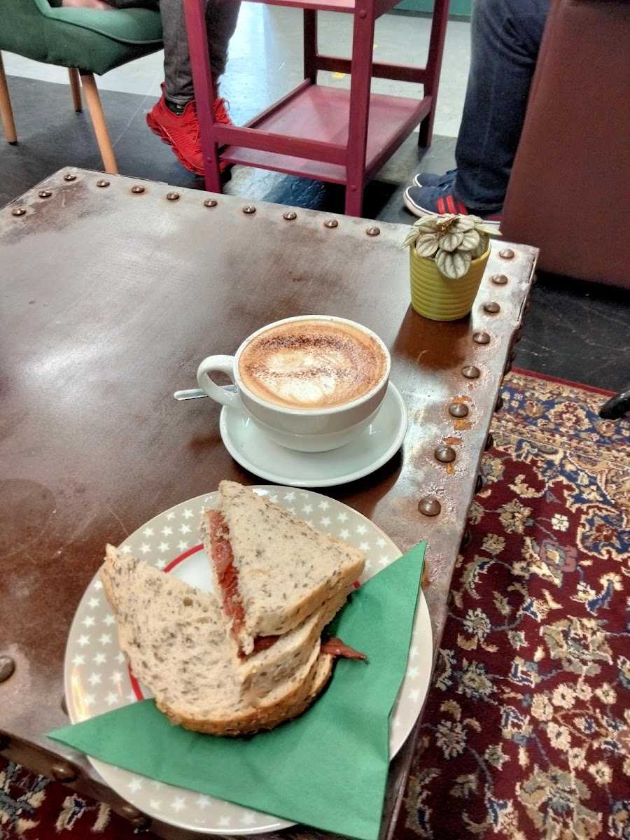 Hidden Coffee House - Photo 8