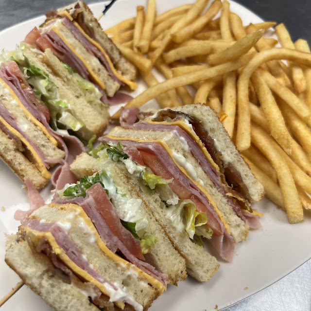 Club Sandwich w Turkey & Ham