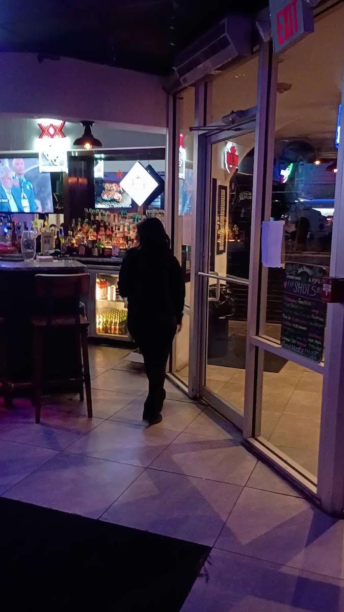Whitehorse Lounge - Photo 2