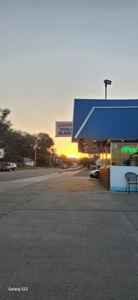 Taqueria Monja Blanca - Photo 2