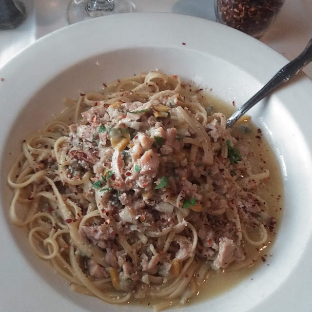 Linguini with White Clam Sauce